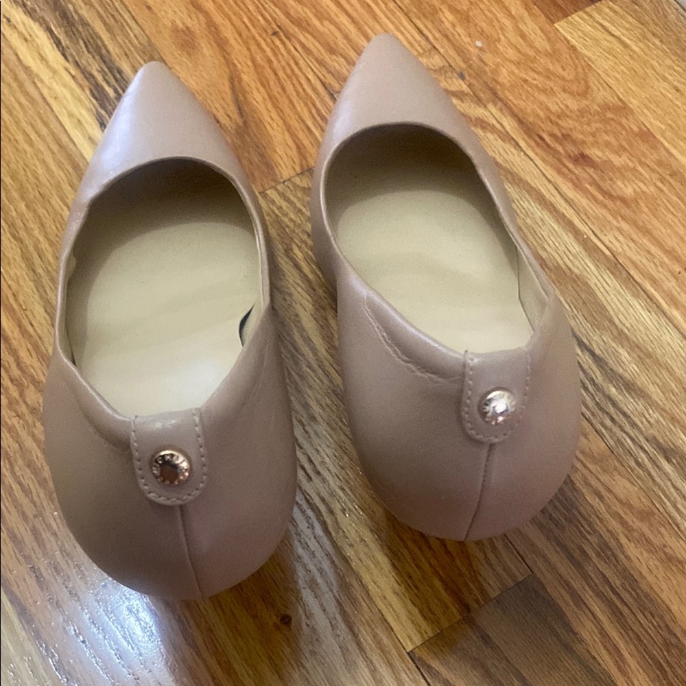 Michael Kors Tan Heels Classic Pointed-Toe Pumps. Final sale. Make me an offer. - Picture 4 of 5